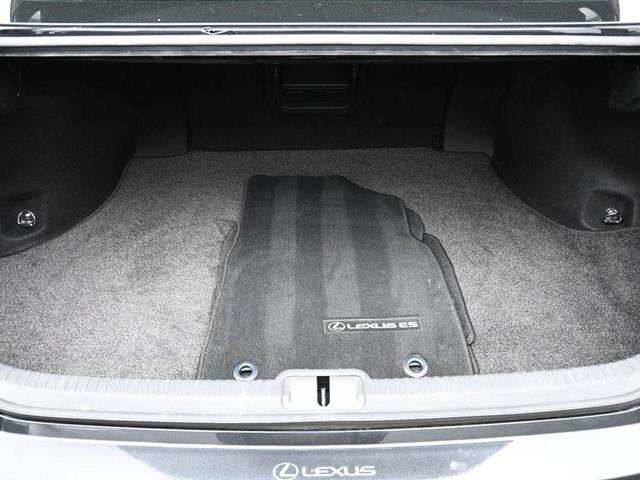 Photo of 2022 Black Lexus ES 350