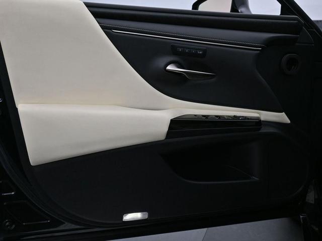 Photo of 2022 Black Lexus ES 350