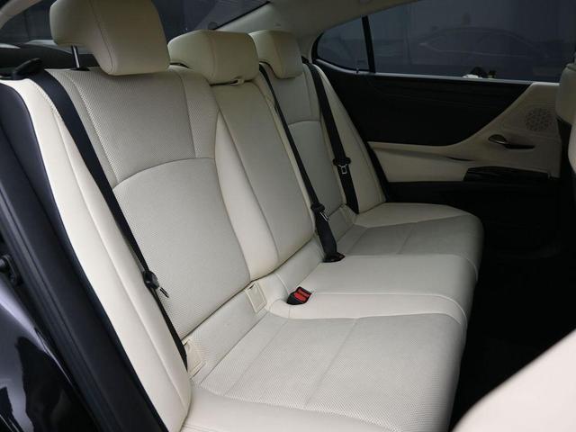 Photo of 2022 Black Lexus ES 350