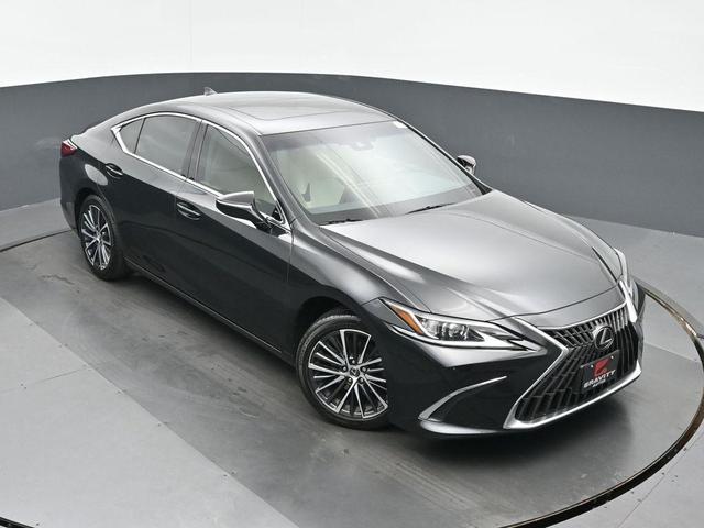 Photo of 2022 Black Lexus ES 350