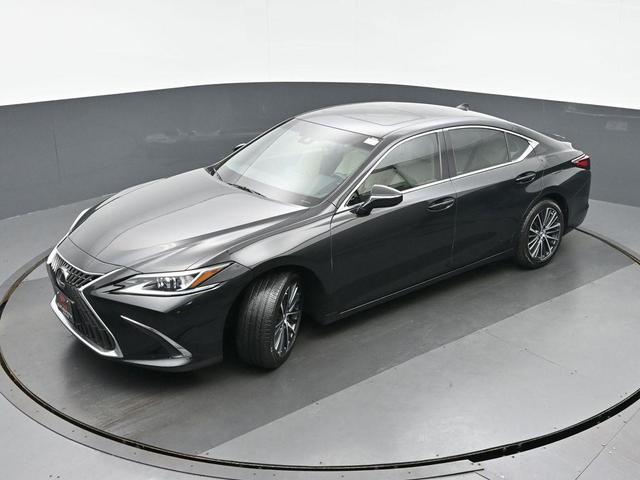 Photo of 2022 Black Lexus ES 350