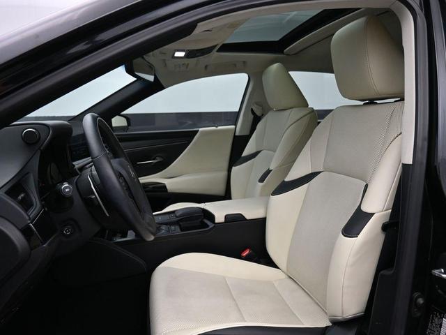 Photo of 2022 Black Lexus ES 350