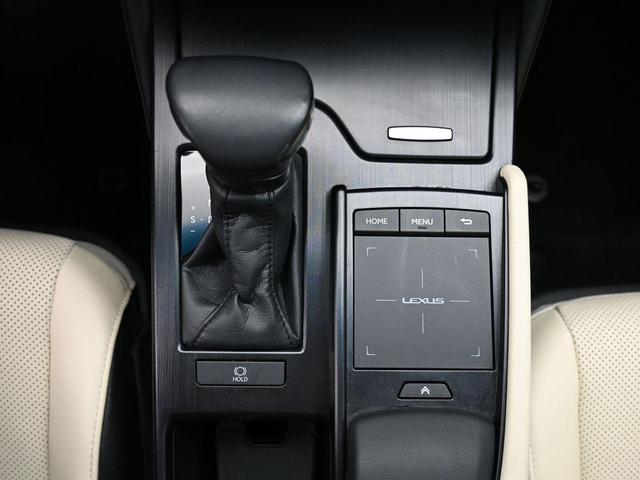 Photo of 2022 Black Lexus ES 350