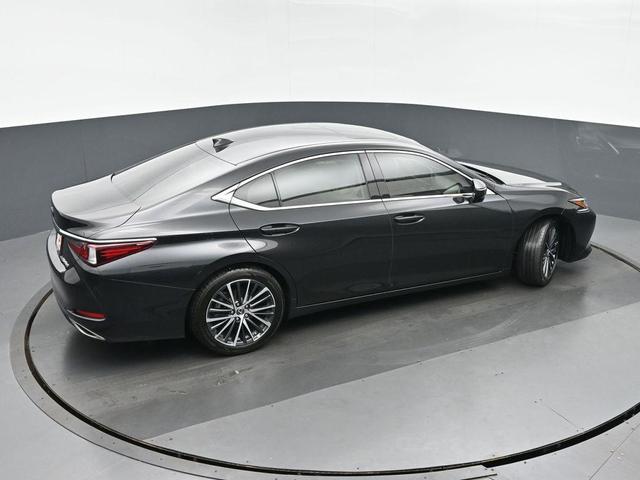Photo of 2022 Black Lexus ES 350