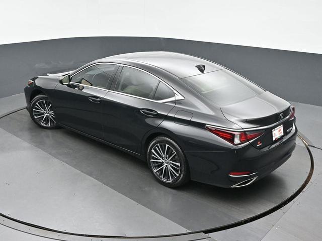 Photo of 2022 Black Lexus ES 350