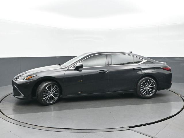 Photo of 2022 Black Lexus ES 350