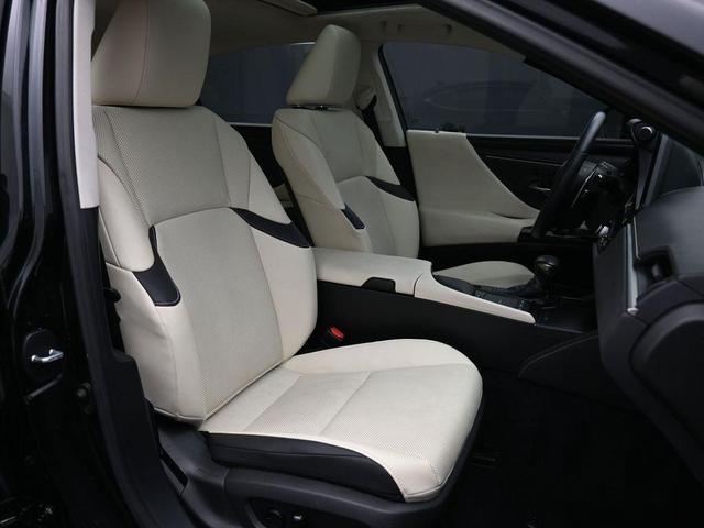 Photo of 2022 Black Lexus ES 350