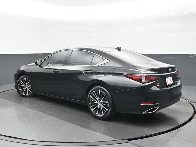 Photo of 2022 Black Lexus ES 350