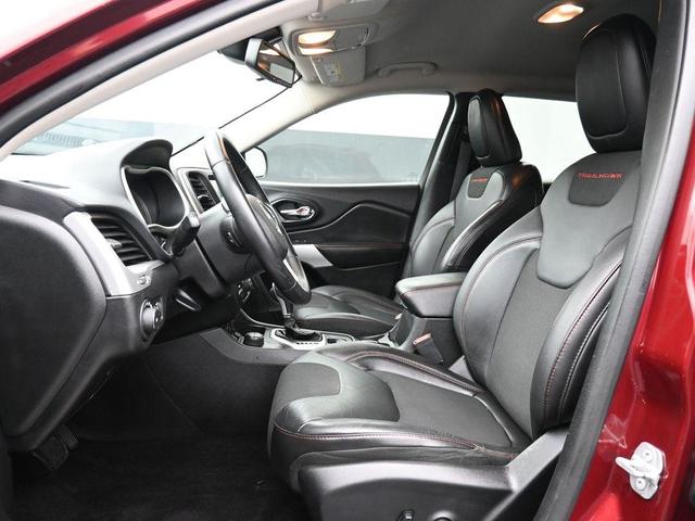 Photo of 2018 Velvet Red Pearlcoat Jeep Cherokee