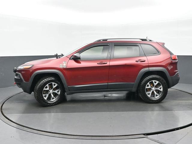 Photo of 2018 Velvet Red Pearlcoat Jeep Cherokee