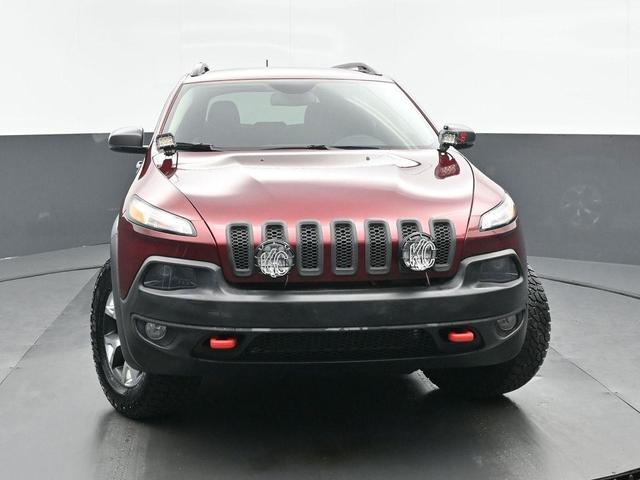 Photo of 2018 Velvet Red Pearlcoat Jeep Cherokee