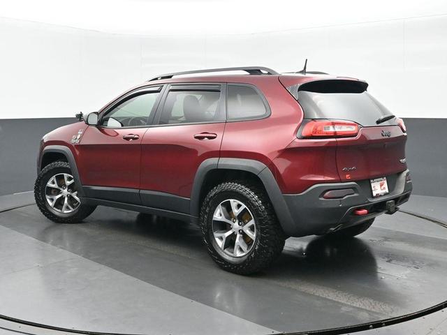 Photo of 2018 Velvet Red Pearlcoat Jeep Cherokee