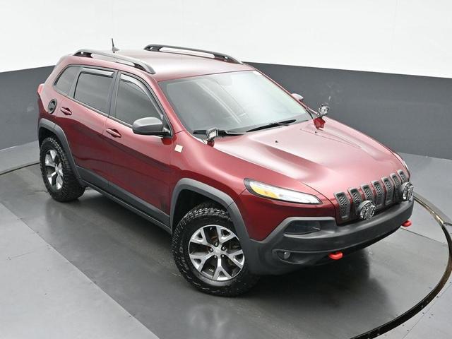 Photo of 2018 Velvet Red Pearlcoat Jeep Cherokee