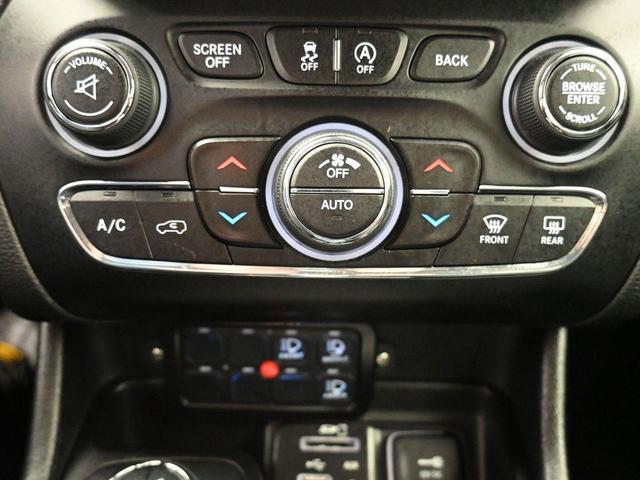 Photo of 2018 Velvet Red Pearlcoat Jeep Cherokee