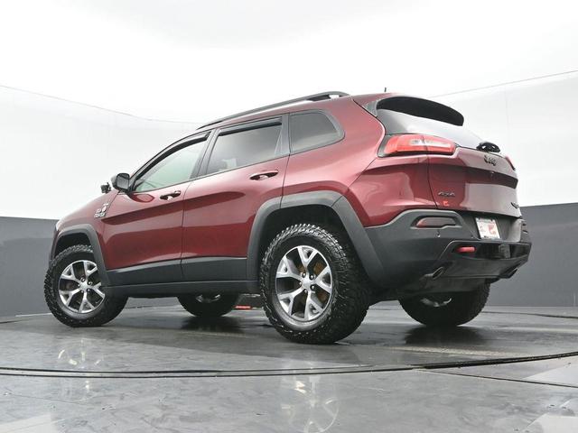 Photo of 2018 Velvet Red Pearlcoat Jeep Cherokee
