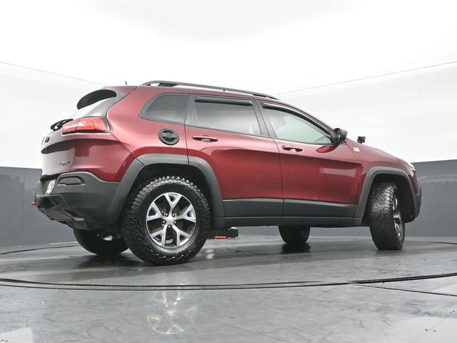 Photo of 2018 Velvet Red Pearlcoat Jeep Cherokee