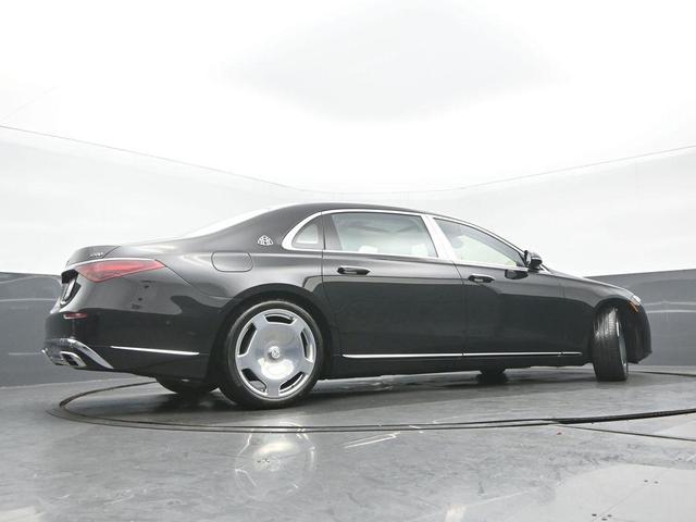 Photo of 2022 Black Mercedes-Benz Maybach S 580