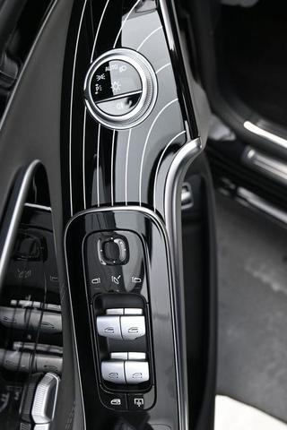 Photo of 2022 Black Mercedes-Benz Maybach S 580