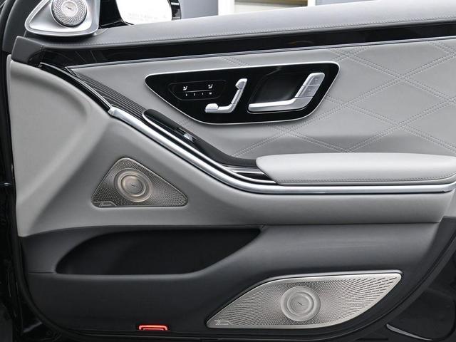 Photo of 2022 Black Mercedes-Benz Maybach S 580