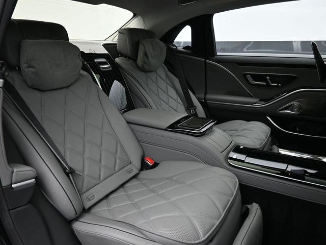 Photo of 2022 Black Mercedes-Benz Maybach S 580