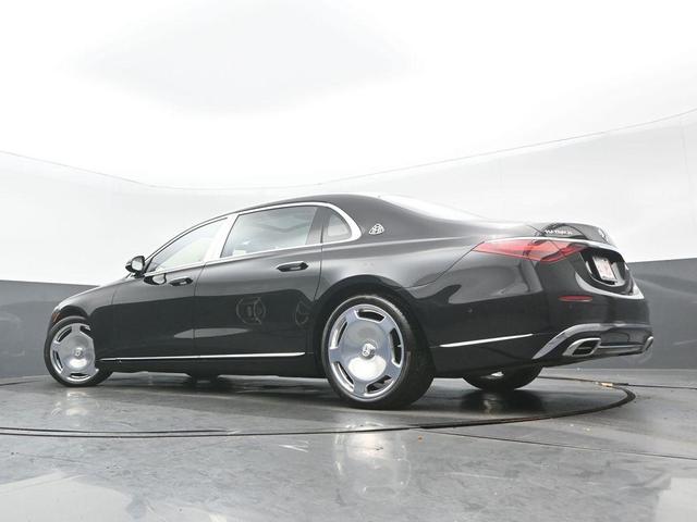 Photo of 2022 Black Mercedes-Benz Maybach S 580
