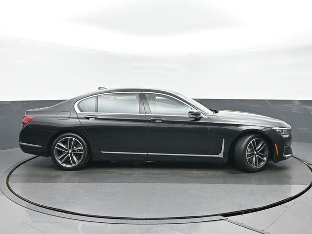 Photo of 2022 Black Sapphire Metallic BMW 750