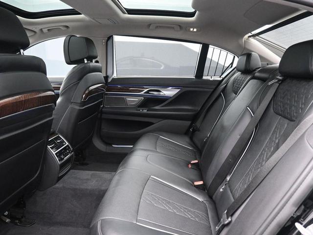 Photo of 2022 Black Sapphire Metallic BMW 750