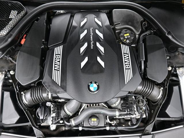 Photo of 2022 Black Sapphire Metallic BMW 750