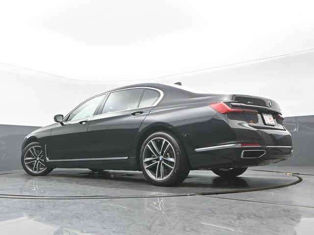 Photo of 2022 Black Sapphire Metallic BMW 750