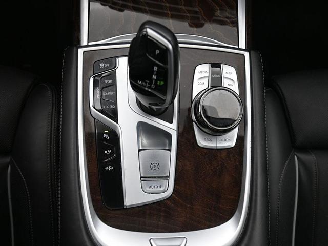 Photo of 2022 Black Sapphire Metallic BMW 750