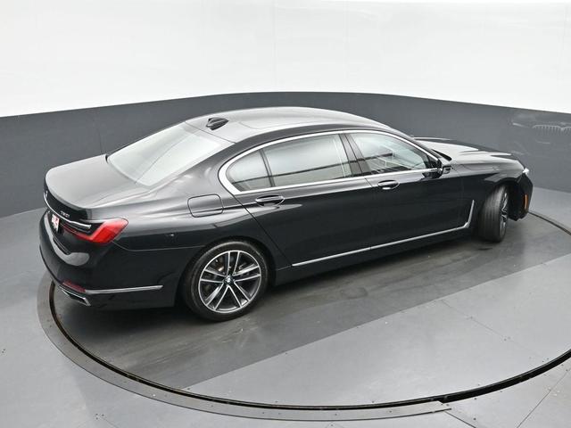 Photo of 2022 Black Sapphire Metallic BMW 750