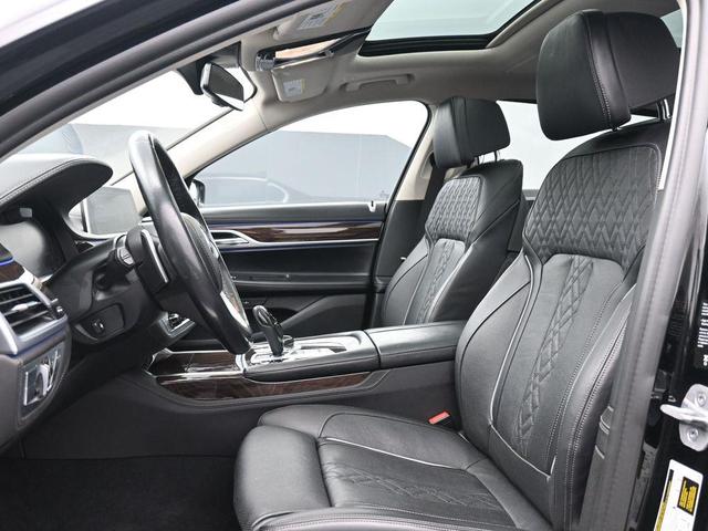 Photo of 2022 Black Sapphire Metallic BMW 750