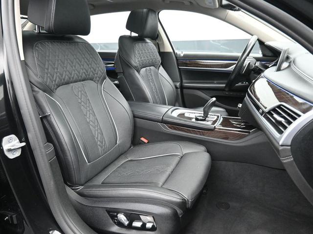 Photo of 2022 Black Sapphire Metallic BMW 750