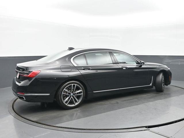 Photo of 2022 Black Sapphire Metallic BMW 750