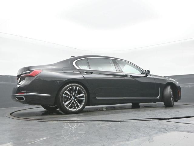Photo of 2022 Black Sapphire Metallic BMW 750