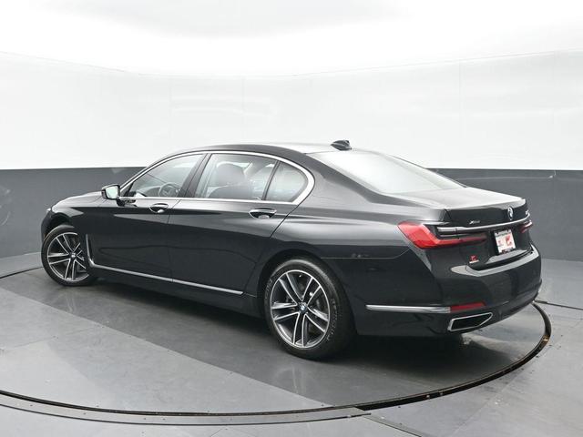 Photo of 2022 Black Sapphire Metallic BMW 750