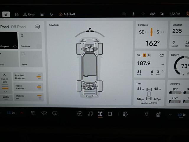 Photo of 2023 LA Silver Rivian R1T
