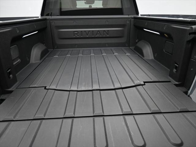 Photo of 2023 LA Silver Rivian R1T