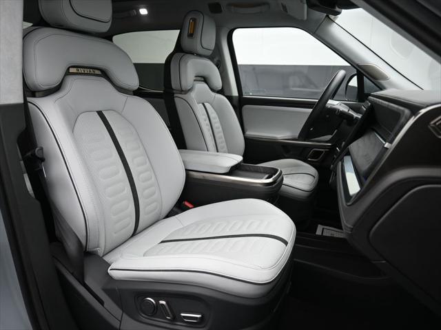 Photo of 2023 LA Silver Rivian R1T