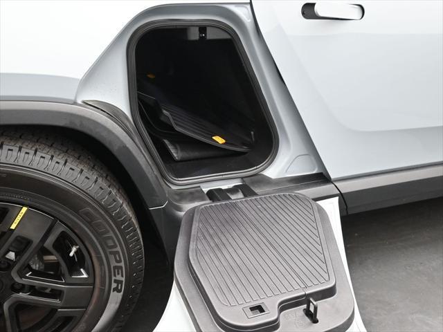 Photo of 2023 LA Silver Rivian R1T