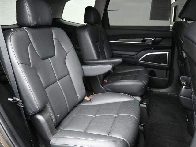 Photo of 2022 Dark Moss Kia Telluride