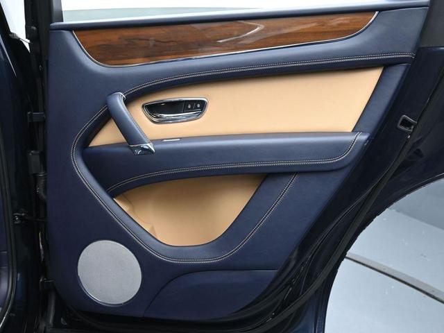 Photo of 2019 Blue Bentley Bentayga