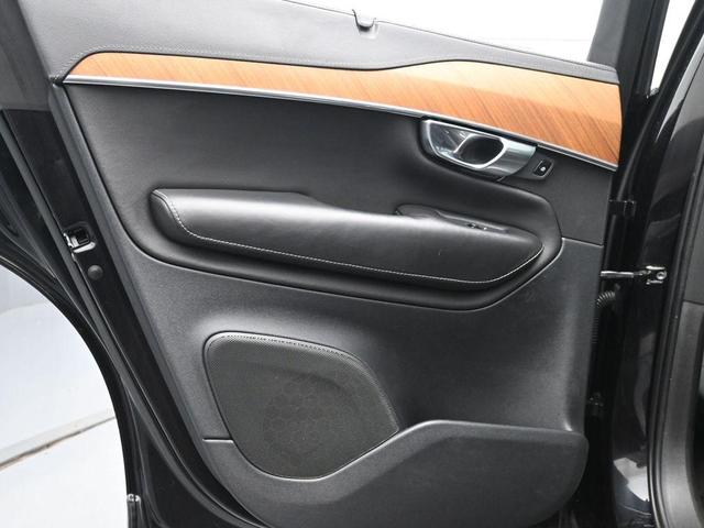 Photo of 2020 Onyx Black Metallic Volvo XC90