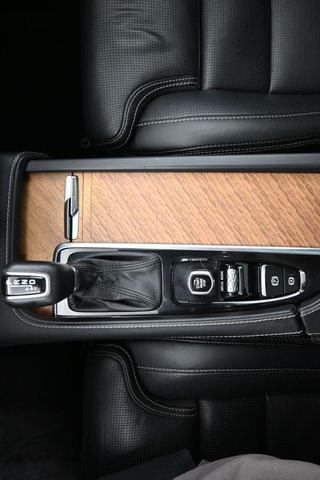 Photo of 2020 Onyx Black Metallic Volvo XC90