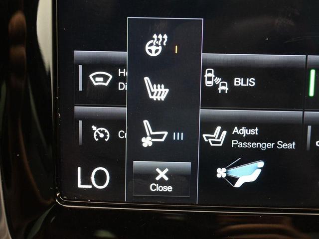 Photo of 2020 Onyx Black Metallic Volvo XC90