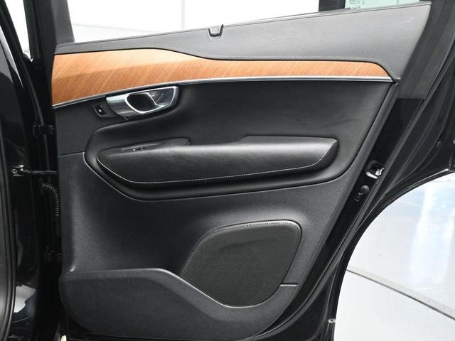 Photo of 2020 Onyx Black Metallic Volvo XC90