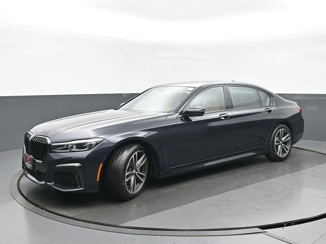 Photo of 2022 Carbon Black Metallic BMW 740