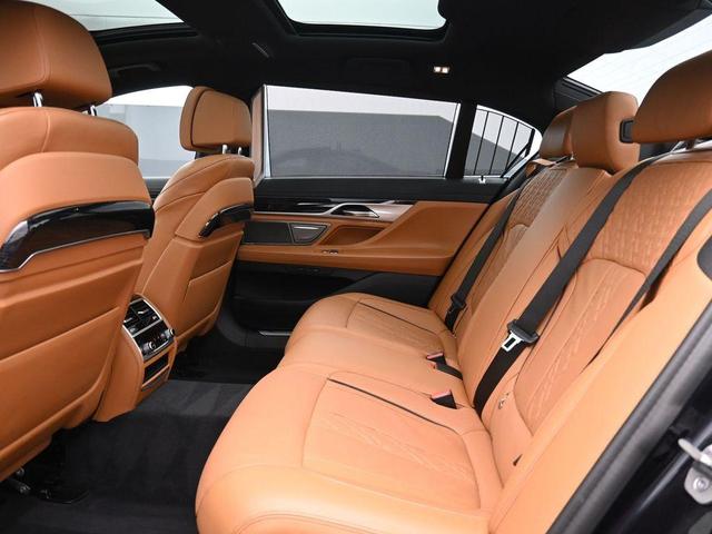 Photo of 2022 Carbon Black Metallic BMW 740