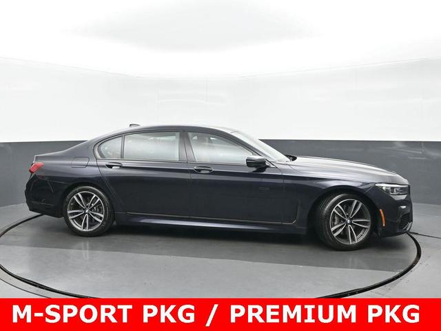 Photo of 2022 Carbon Black Metallic BMW 740
