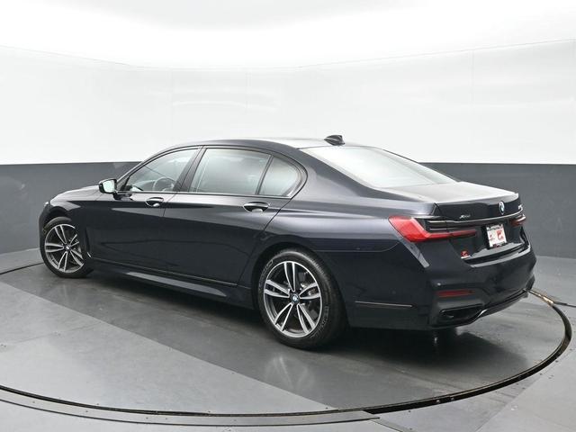 Photo of 2022 Carbon Black Metallic BMW 740